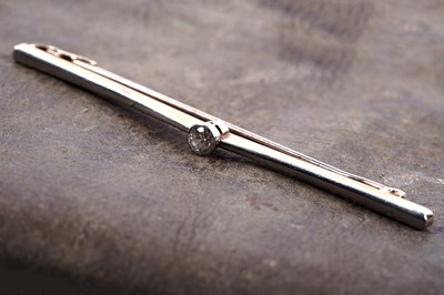 Lot 316 - An early 20th Century diamond bar brooch