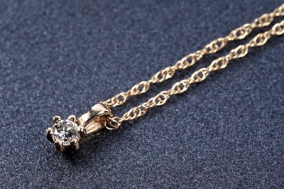 Lot 132 - A contemporary diamond solitaire pendant necklace