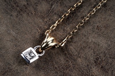 Lot 133 - A contemporary diamond solitaire pendant necklace