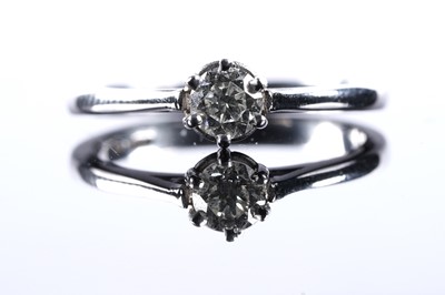 Lot 145 - A contemporary single stone diamond ring