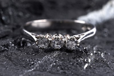 Lot 159 - A contemporary three-stone diamond ring
