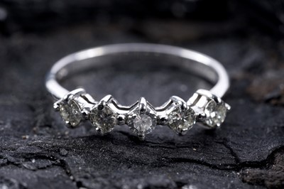Lot 161 - A contemporary five-stone diamond ring