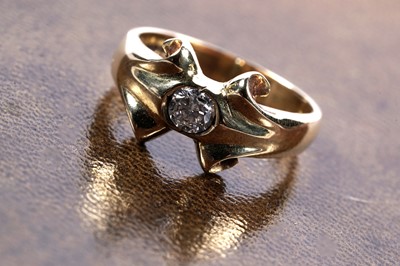 Lot 163 - A single stone diamond dress ring