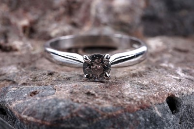 Lot 167 - A contemporary solitaire diamond ring