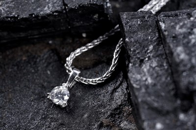 Lot 170 - A contemporary diamond solitaire pendant necklace