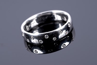 Lot 172 - A contemporary diamond set wedding band