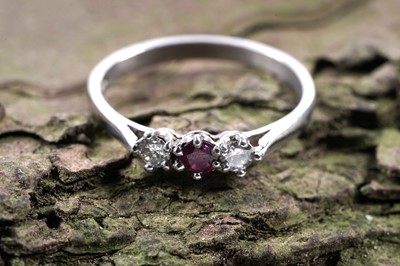 Lot 188 - A three-stone bow-pattern ruby and diamond ring