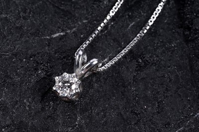 Lot 203 - A solitaire diamond pendant necklace