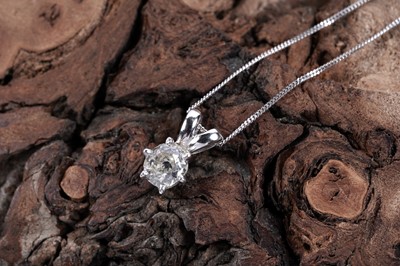 Lot 205 - A solitaire diamond pendant necklace