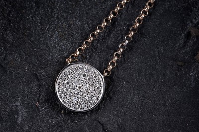 Lot 206 - A contemporary diamond pendant necklace
