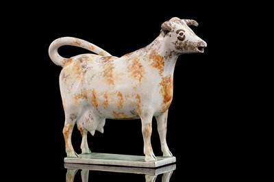 Lot 364 - A pearlware sponged cow creamer