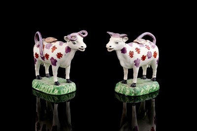 Lot 368 - A pair of Swansea cow creamers
