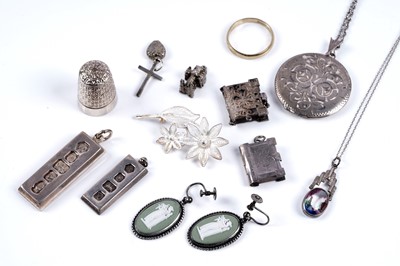 Lot 121 - Silver and white metal jewellery