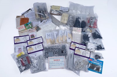 Lot 542 - A collection of bagged 00/HO-gauge model accessory kits