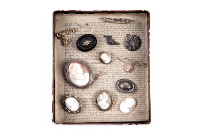 Lot 352 - Victorian and later cameo and other brooches