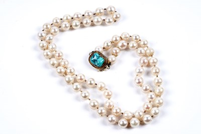 Lot 353 - A cultured pearl necklace with 14ct gold clasp set with a polished turquoise pebble