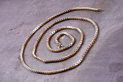 Lot 357 - A 9ct gold box link necklace