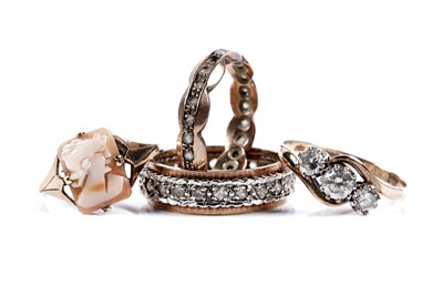 Lot 368 - Four cubic zirconia and similar rings