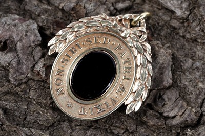 Lot 372 - An early 19th Century gilt metal Pitt Club fob medallion