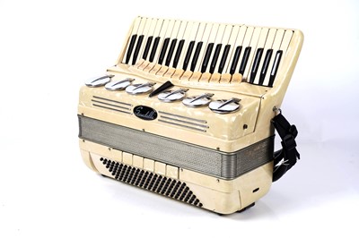 Lot 4 - A Scandalli 120 bass piano accordion