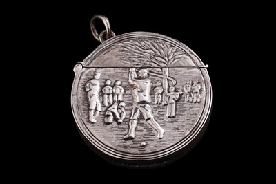 Lot 591 - An early 20th Century novelty vesta case depicting a game of golf
