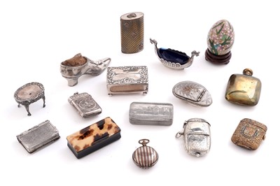 Lot 595 - Silver and other boxes and novelties
