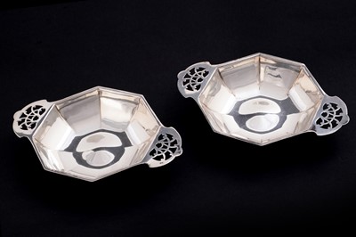 Lot 473 - A pair of silver octagonal bonbon dishes