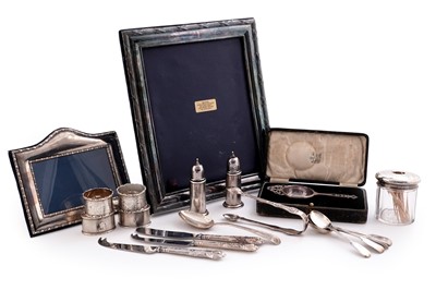 Lot 476 - A selection of silver items