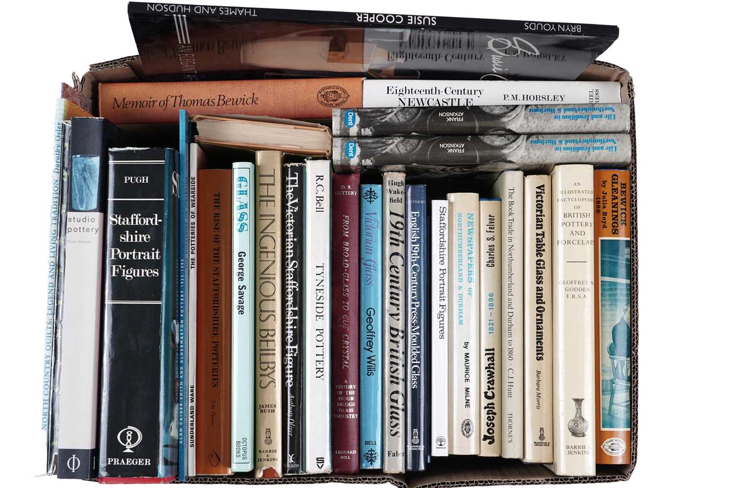 Lot 194 - A collection of antiques reference books