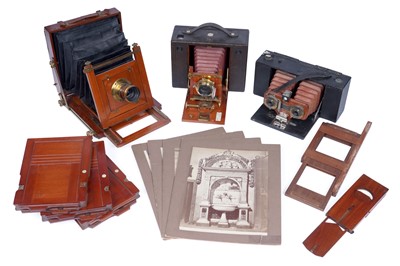 Lot 385 - A collection of early 20th Century cameras and accessories