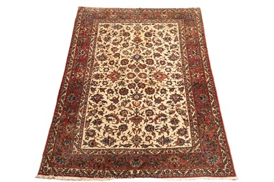 Lot 506 - A hand knotted Persian Isfahan rug