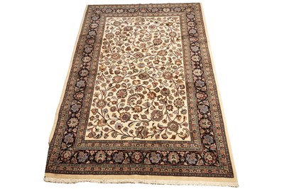 Lot 509 - A hand knotted Persian Sarough carpet
