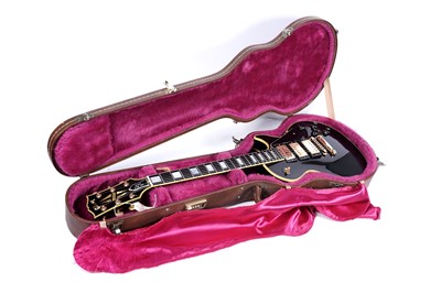 Lot 65 - A 1997 Gibson Memphis Les Paul Custom re-issue