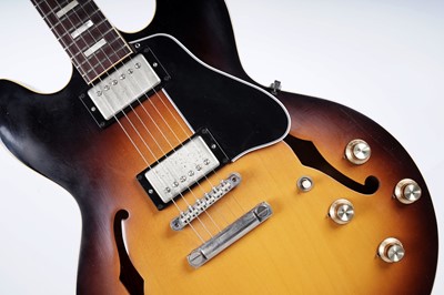 Lot 66 - A Gibson ES335 '63 re-issue