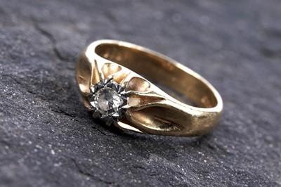 Lot 590 - A single stone diamond ring on 18ct gold