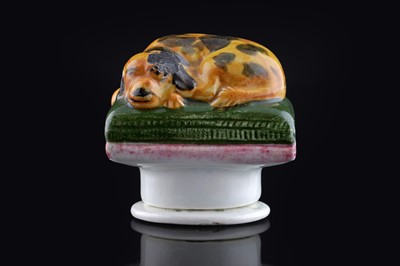 Lot 309 - A pearlware bonbonniere