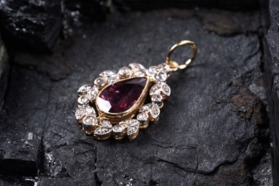 Lot 580 - An Edwardian style Rhodolite garnet and diamond pendant