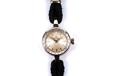 Lot 618 - A lady's 9ct gold cased Omega cocktail watch