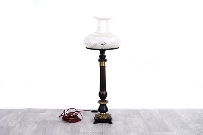 Lot 189 - A Victorian ‘Sinumbra’ oil lamp