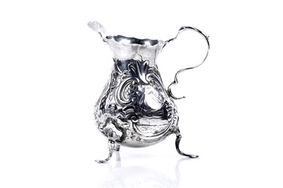 Lot 642 - A Georgian silver milk jug