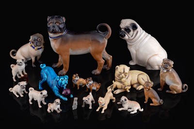 Lot 372 - A collection of pugs