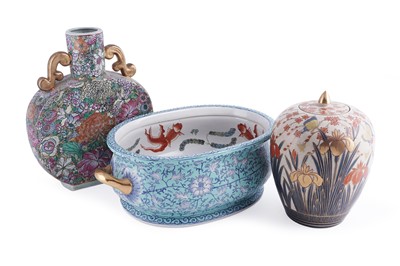 Lot 414 - Three items of Japanese ceramics