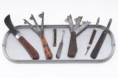 Lot 561 - A Victorian horn-handled three-bladed fleam; and other knives