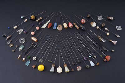 Lot 513 - A collection of Art Deco hat pins
