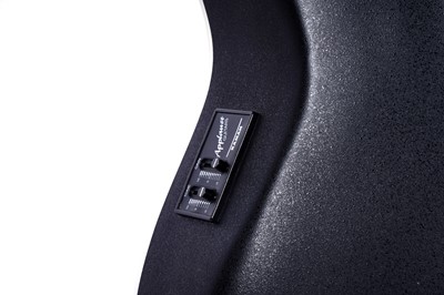 Lot 53 - A left-handed Ovation Applause