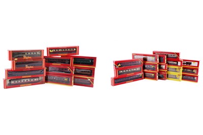 Lot 245 - Twenty-seven boxed Hornby 00-gauge pullman coaches