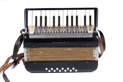 Lot 5 - A Hohner Mignon II accordion