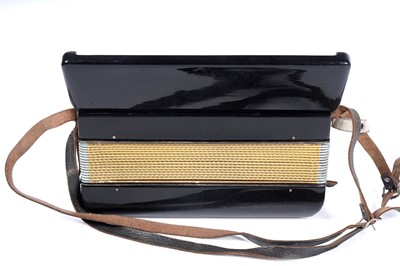 Lot 5 - A Hohner Mignon II accordion