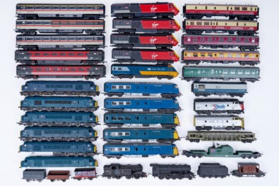 Lot 227 - Loose 00-gauge locomotives and rolling stock