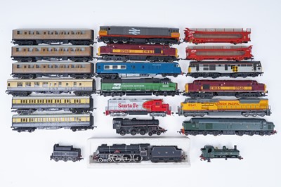 Lot 252 - Loose 00-gauge locomotives and coaches